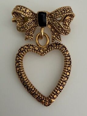 Vintage Gold Tone Heart Bow Dangle Brooch